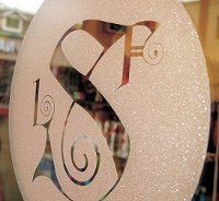 ORACAL® 8810 closeup on etched glass decor